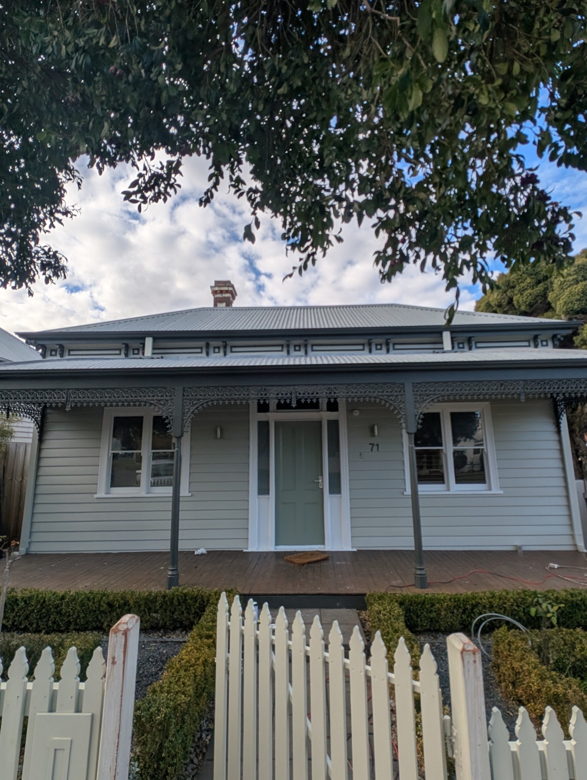 Expert painters restoring the exterior of a Central Geelong house