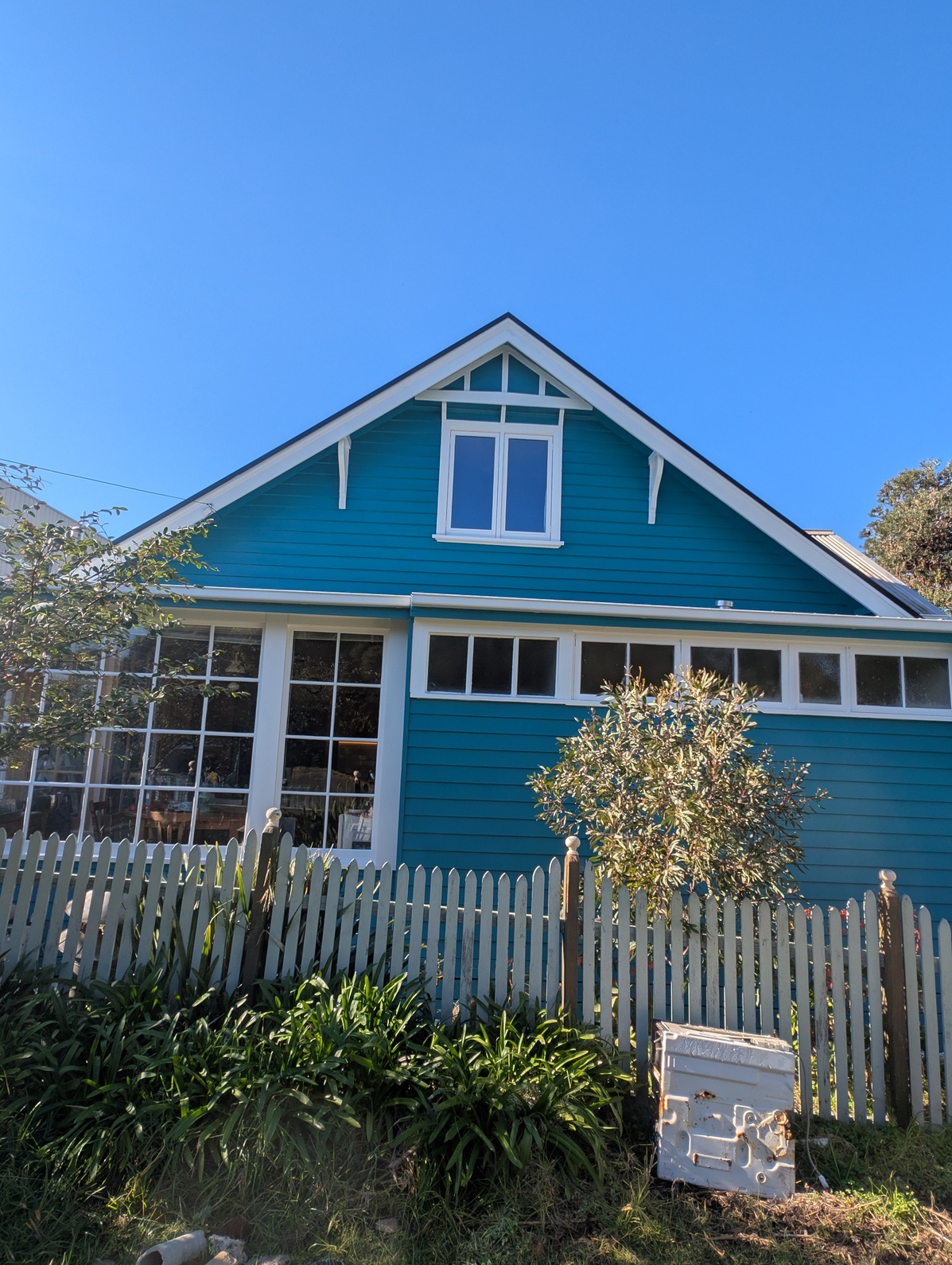 Professional restoration painting on heritage home in Point Lonsdale