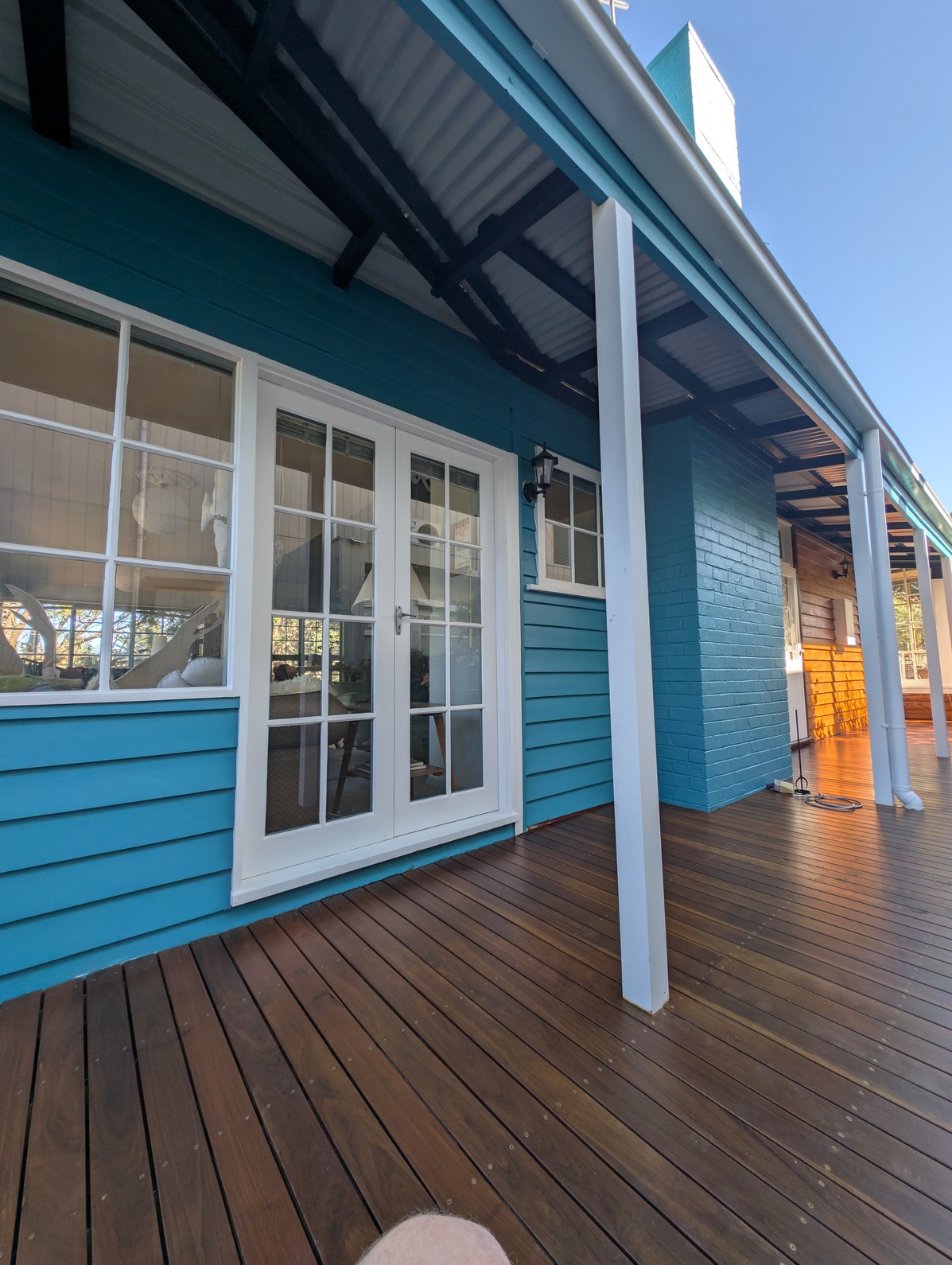 Professional restoration painting on heritage home in Point Lonsdale